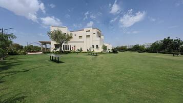 Deluxe Room, Garden View | Garden view