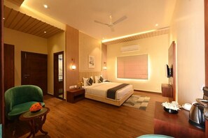 Deluxe Room, Garden View | In-room safe, iron/ironing board, free WiFi