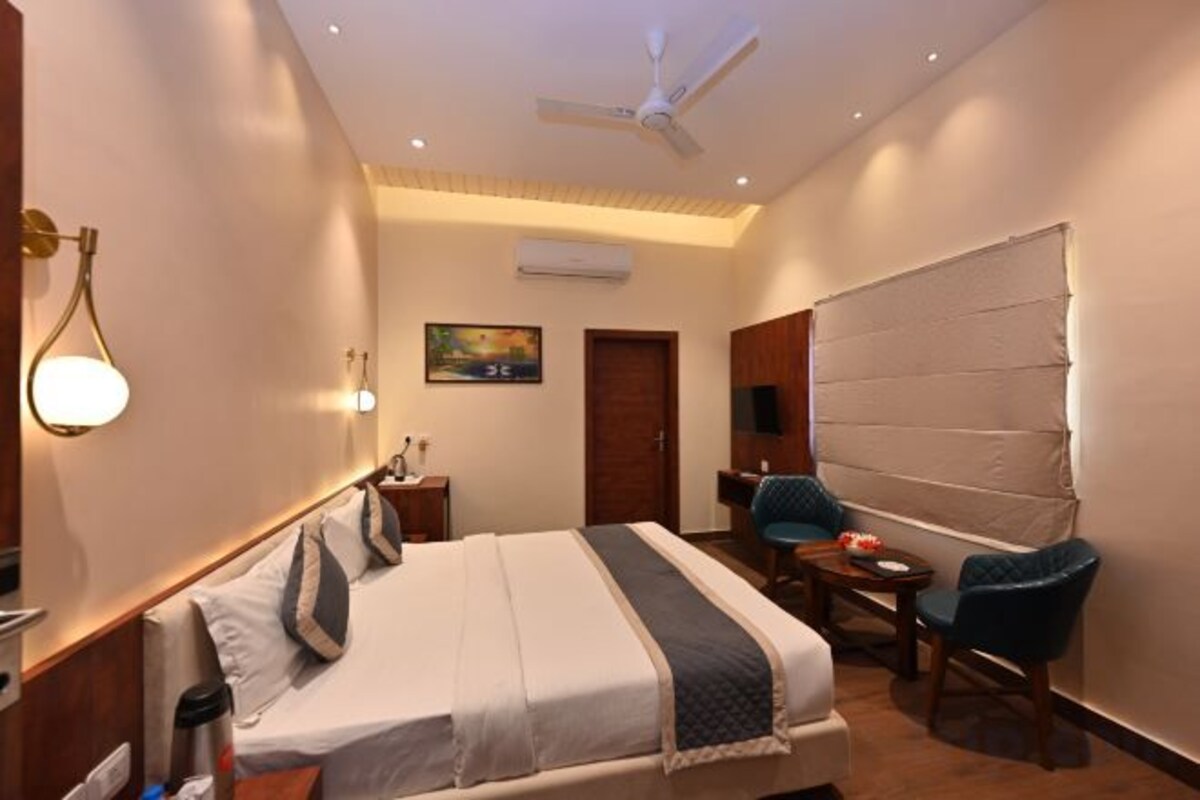 In-room safe, iron/ironing board (on request), WiFi (free)