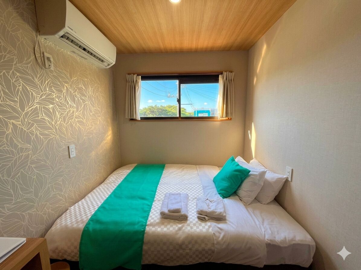 Quarto casal conforto, micro-ondas, vista para o jardim | Camas com colchões de espuma com sistema de memória, escrivaninha