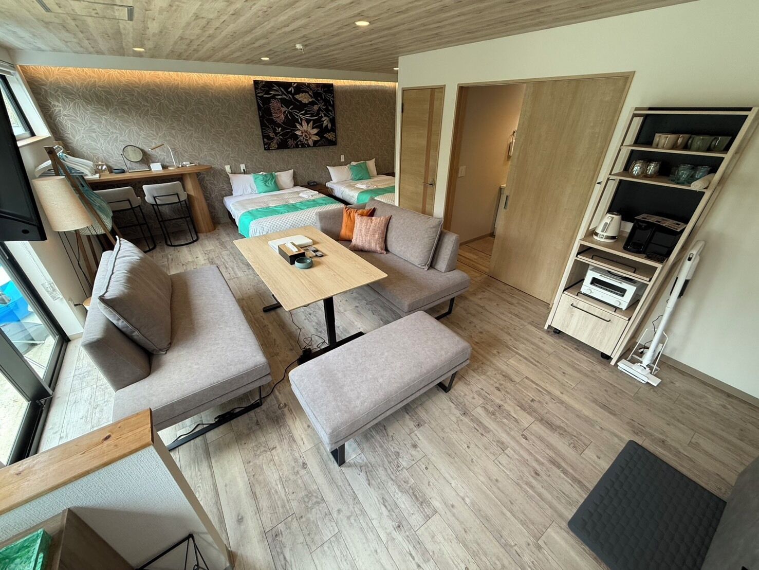 Villa de lujo, varias camas, cocina, vista al jardín | Camas con efecto memoria, escritorio, wifi gratis y ropa de cama 