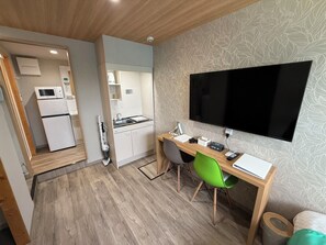Dobbeltrom – comfort, mikrobølgeovn, hageutsikt | Oppholdsområde