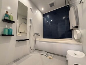 Luxus villa, több ágy, konyha, kilátással a kertre | Fürdőszoba