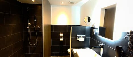 Apartment | Bathroom