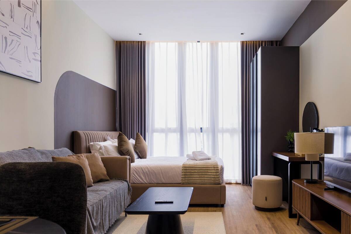 Two Signature Studio - Connecting Room  | Premium bedding, blackout drapes, iron/ironing board, WiFi (free)