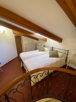 4 slaapkamers, een strijkplank/strijkijzer, wifi, beddengoed