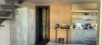 Airnest Suites Near Athens Airport