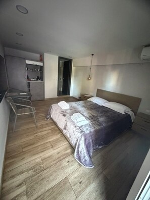 Ảnh chưa phân loại, 2 trong số 11 ảnh, nút