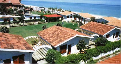 Three-room detached apartment with garden with direct access to the beach