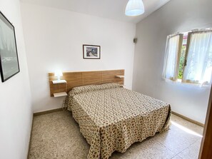 2 chambres, fer et planche à repasser, draps fournis