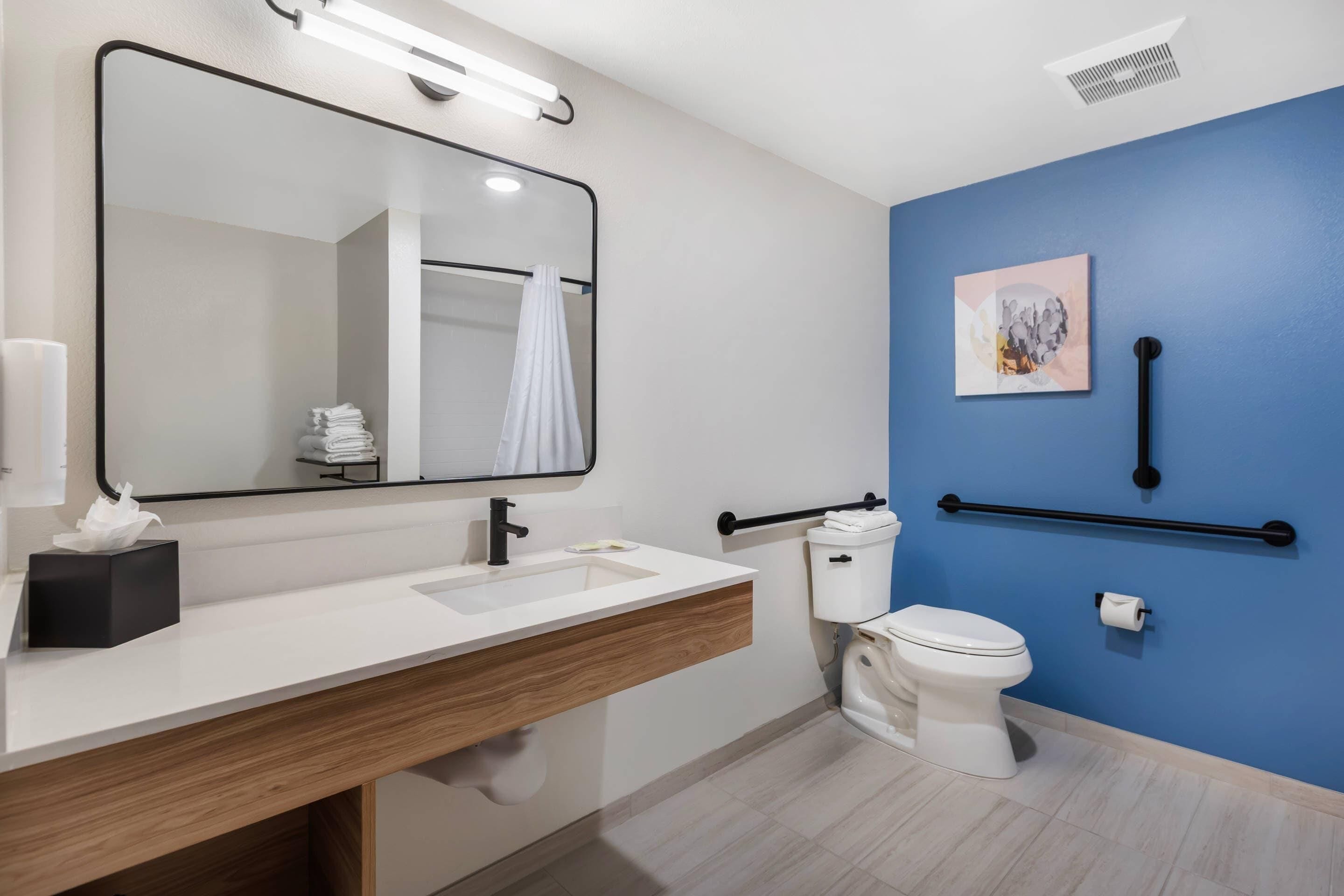 Room, 2 Queen Beds, Accessible, Non Smoking | WiFi (free)