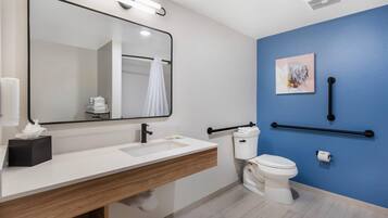 Room, 2 Queen Beds, Accessible, Non Smoking | WiFi (free)