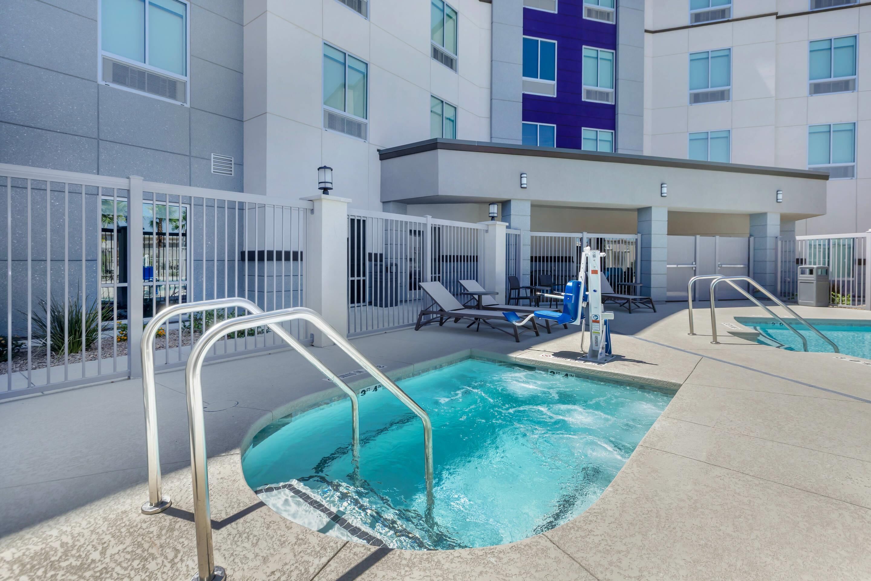 Utendørsbasseng