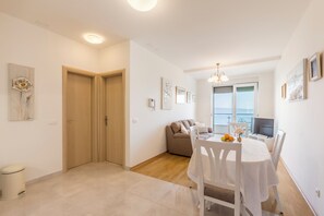 Classic Apartment, 1 Bedroom, Balcony, Sea View | Interior - Belo Horizonte, with Pool & Sea View (Split)