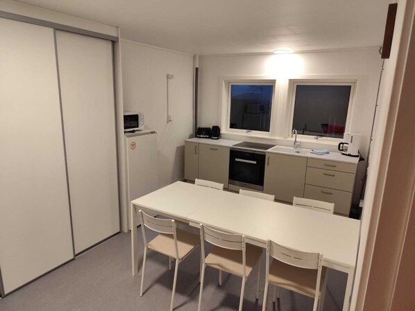 Full-sized fridge, microwave, oven, stovetop - Cozy Guest House in Tórshavn (Tórshavn)