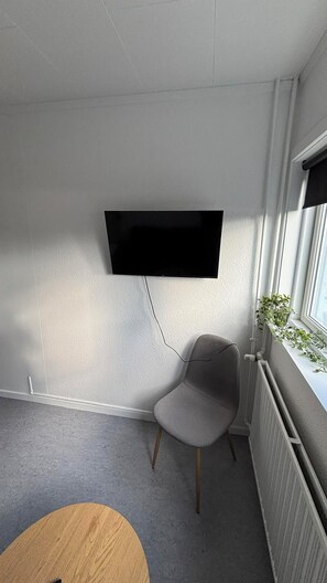 Quadruple Room, Garden View - Cozy Guest House in Tórshavn (Tórshavn)