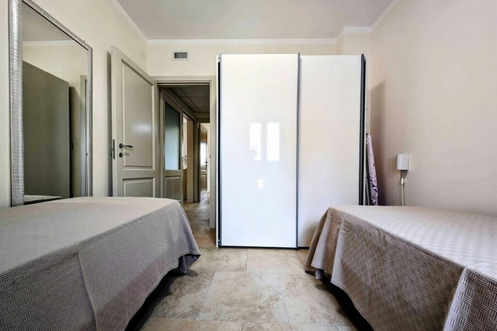 2 bedrooms, bed sheets