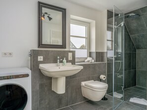 Dusche, Haartrockner, Handtücher
