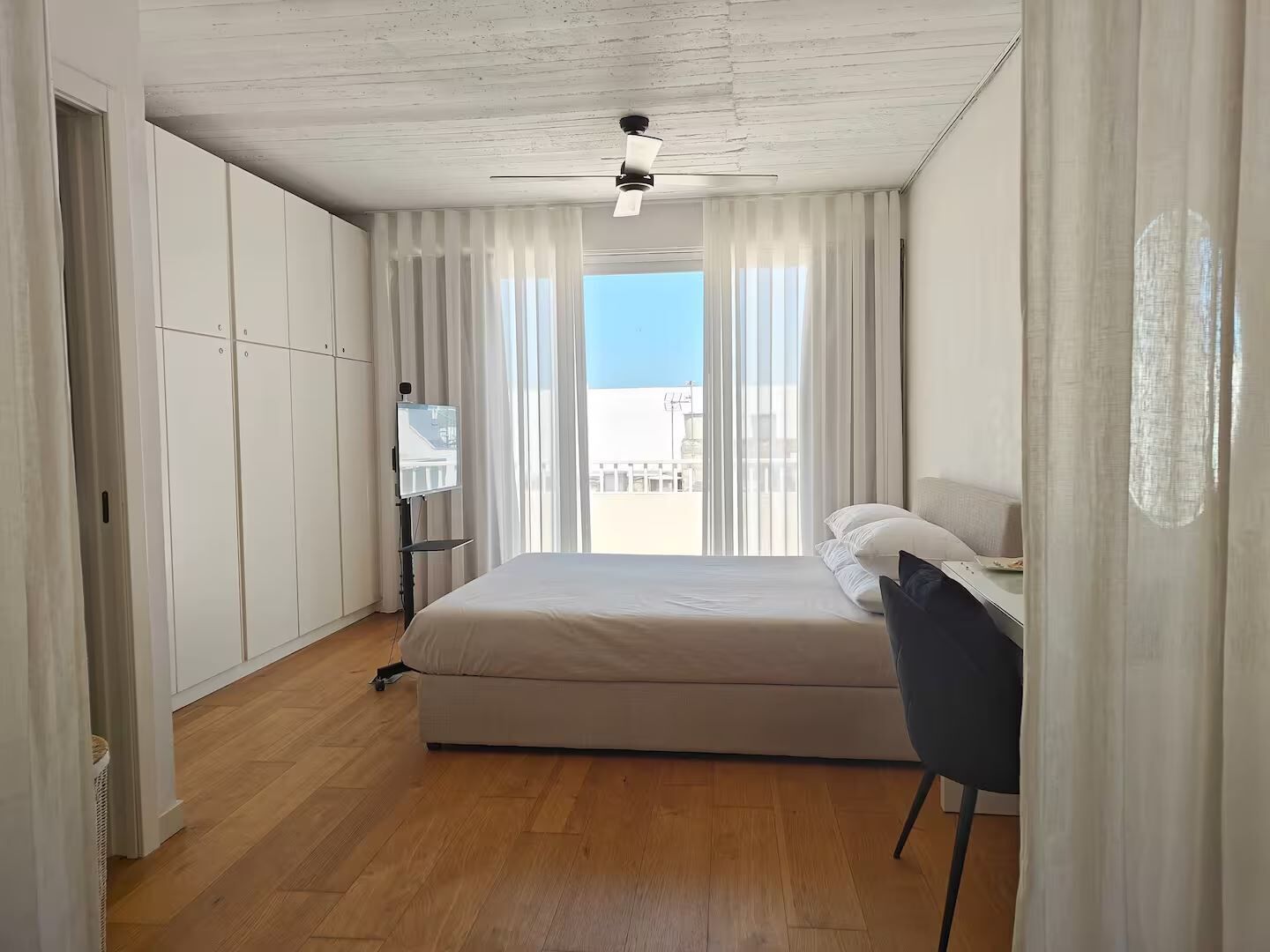 Penthouse, City View