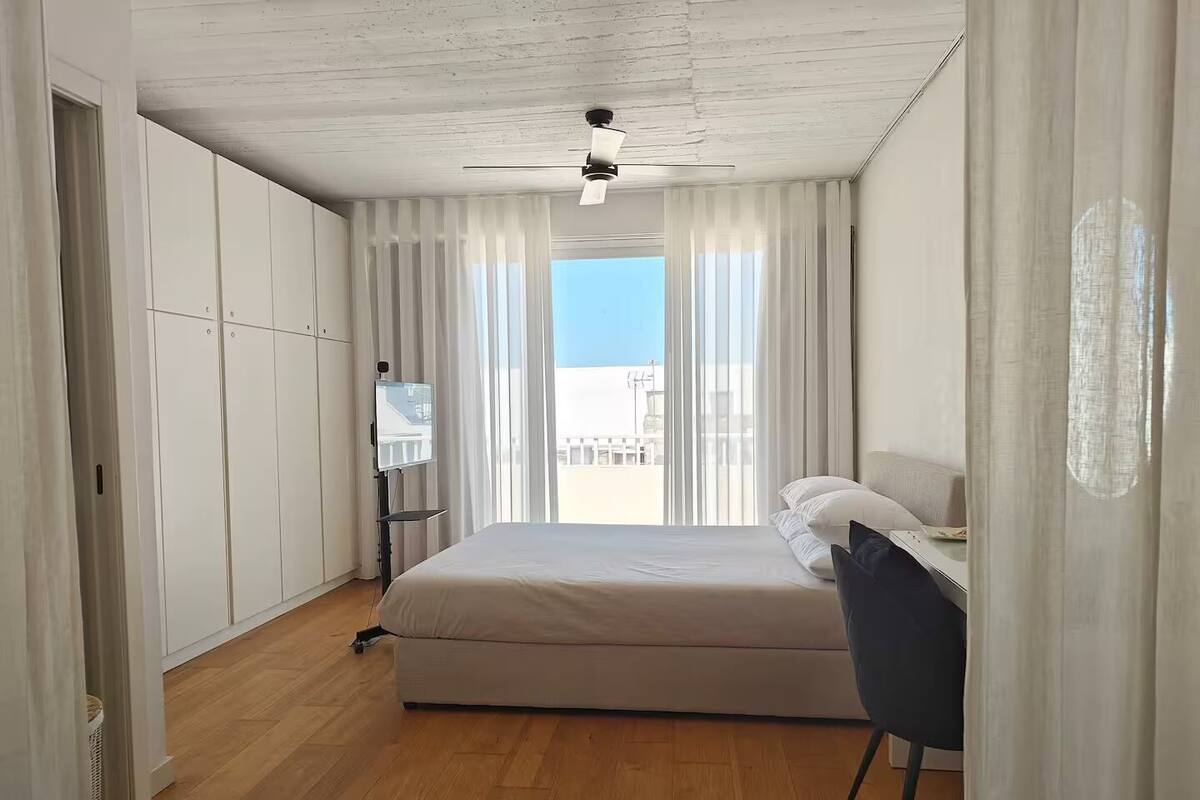 Rideaux occultants, fer et planche à repasser, Wi-Fi gratuit