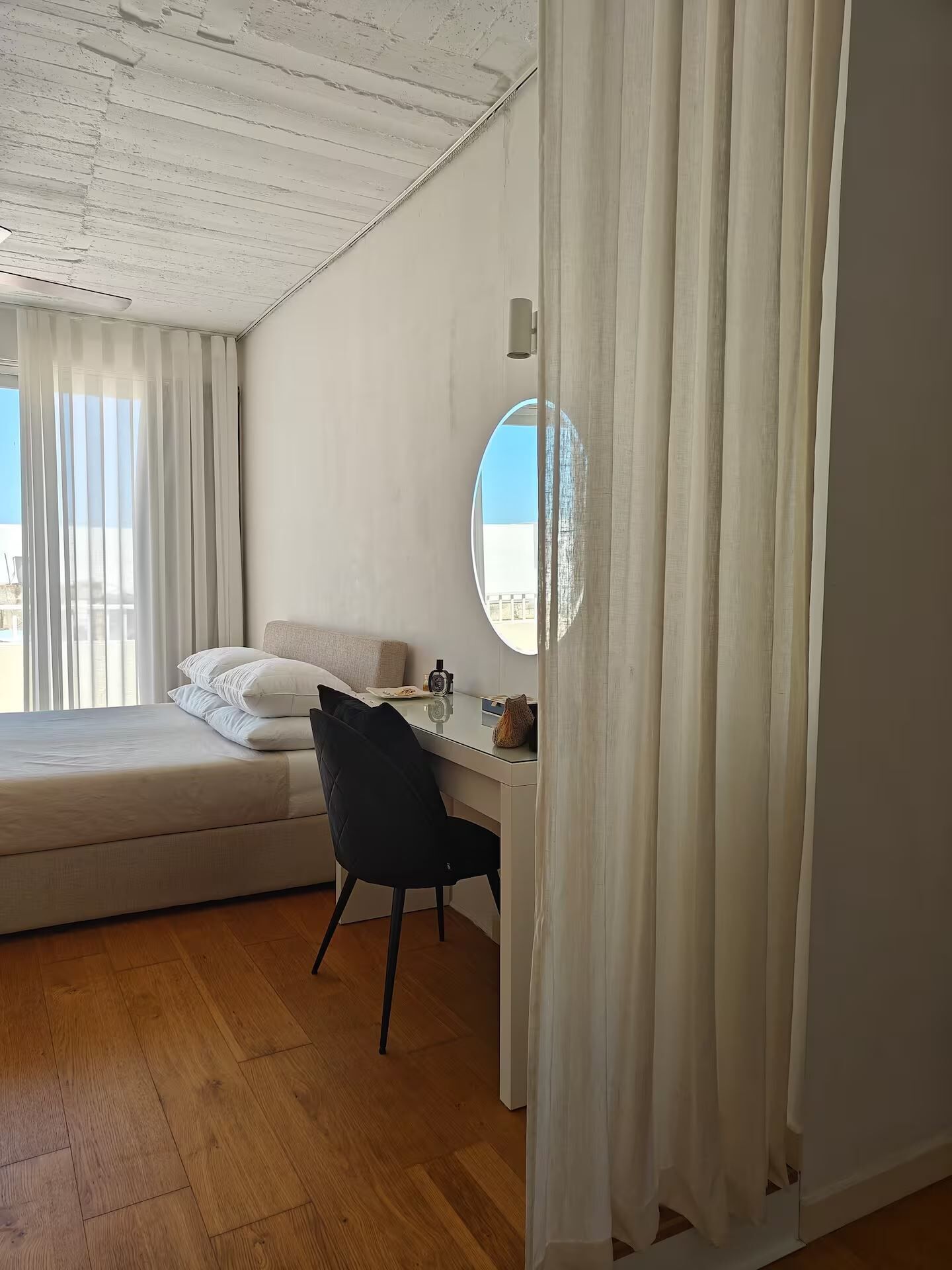 Penthouse, pemandangan kota | Tirai kedap cahaya, setrika/meja setrika, dan Wi-Fi gratis