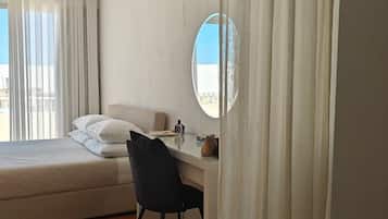 Penthouse, pemandangan kota | Tirai kedap cahaya, setrika/meja setrika, dan Wi-Fi gratis