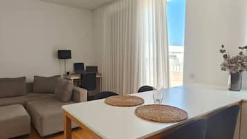 Penthouse, City View