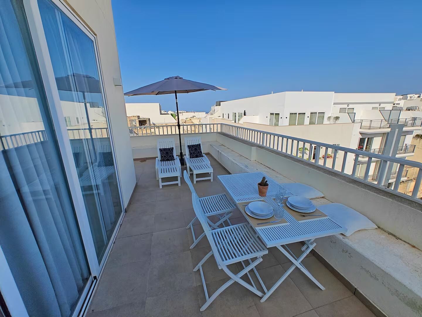 Penthouse, City View