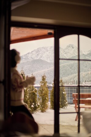 Deluxe-Apartment, 2 Schlafzimmer, Bergblick | Terrasse/Patio