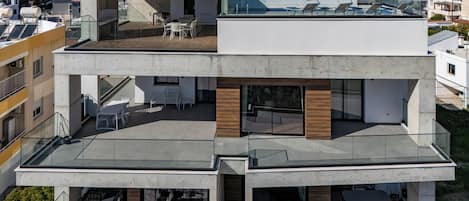 Apartment, 1 Bedroom, Balcony, City View | Outdoor dining