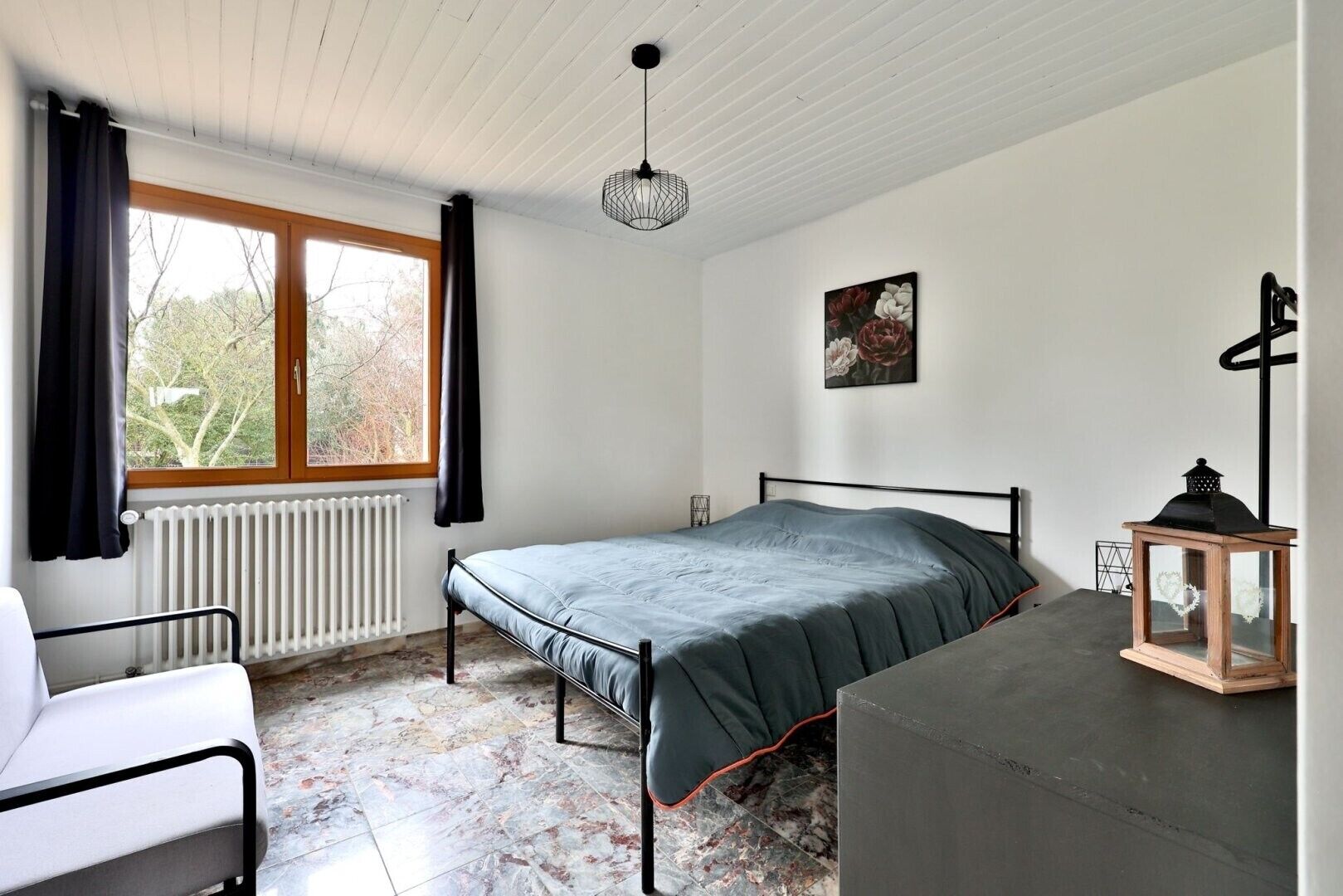 5 bedrooms, WiFi, bed sheets