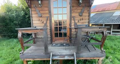 Charming Traditional Caravan with Private Garden in a Horse Boarding Farm