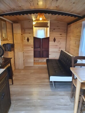 Interior - Charming Traditional Caravan with Private Garden in a Horse Boarding Farm (Cruzilles-lès-Mépillat)