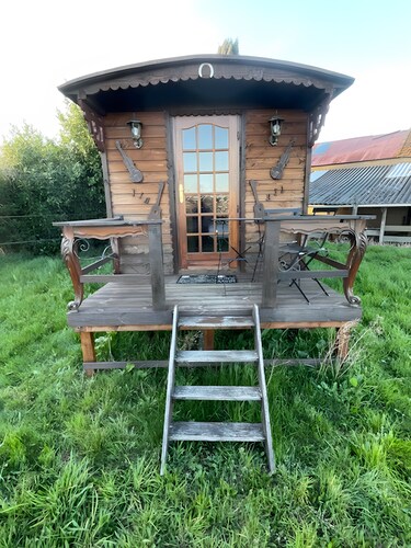 Charming Traditional Caravan with Private Garden in a Horse Boarding Farm