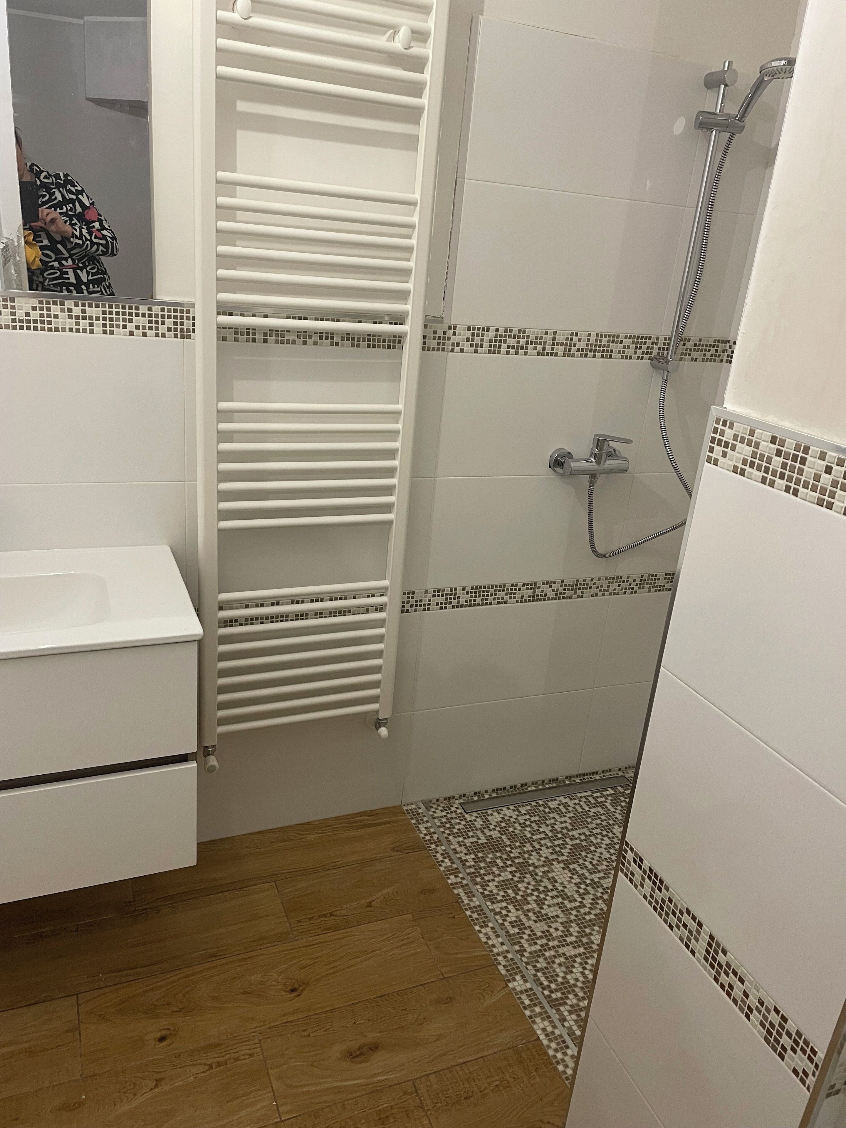Dusche, Haartrockner, Bidet, Handtücher