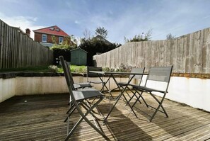 Outdoor dining - Fleming House (Cowes)