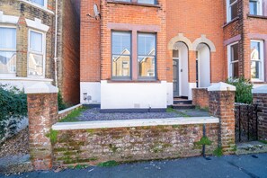 Exterior detail - Fleming House (Cowes)