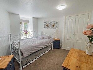 3 bedrooms, bed sheets - The Old Rectory Retreat (Ventnor)