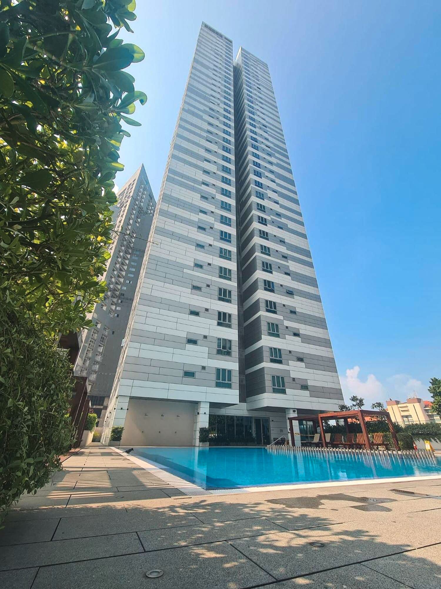 Outdoor pool, free cabanas, pool umbrellas