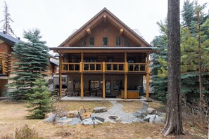 Exterior - Luxury log home for golfers. Private hot tub, 4BR/4BA, and 7 championship courses within 24 minutes. (Kimberley)