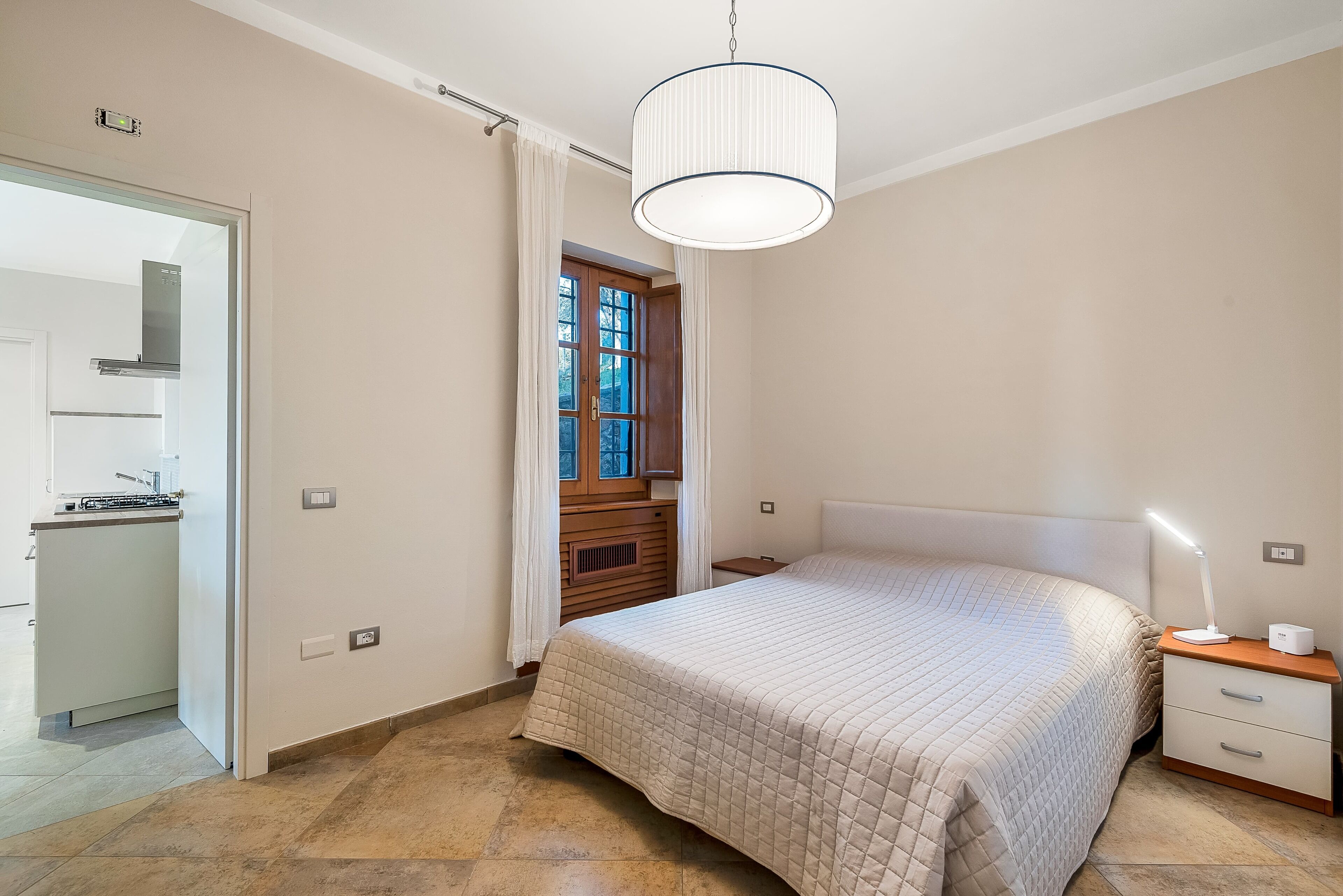 Iron/ironing board, internet, bed sheets