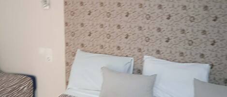 8 quartos, Wi-Fi, roupa de cama