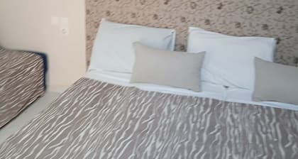 Phenomenal 8-bedroom hotel with AC in charming Argostoli