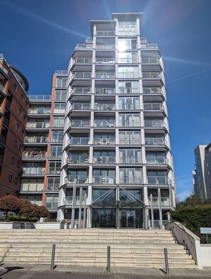 Exterior - Kew Connection - 
Relax in this light airy river view apartment. (Brentford)