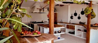 TROPICAL RESORT
Designed for Company Offsite and Wellness Retreats / Only buyout