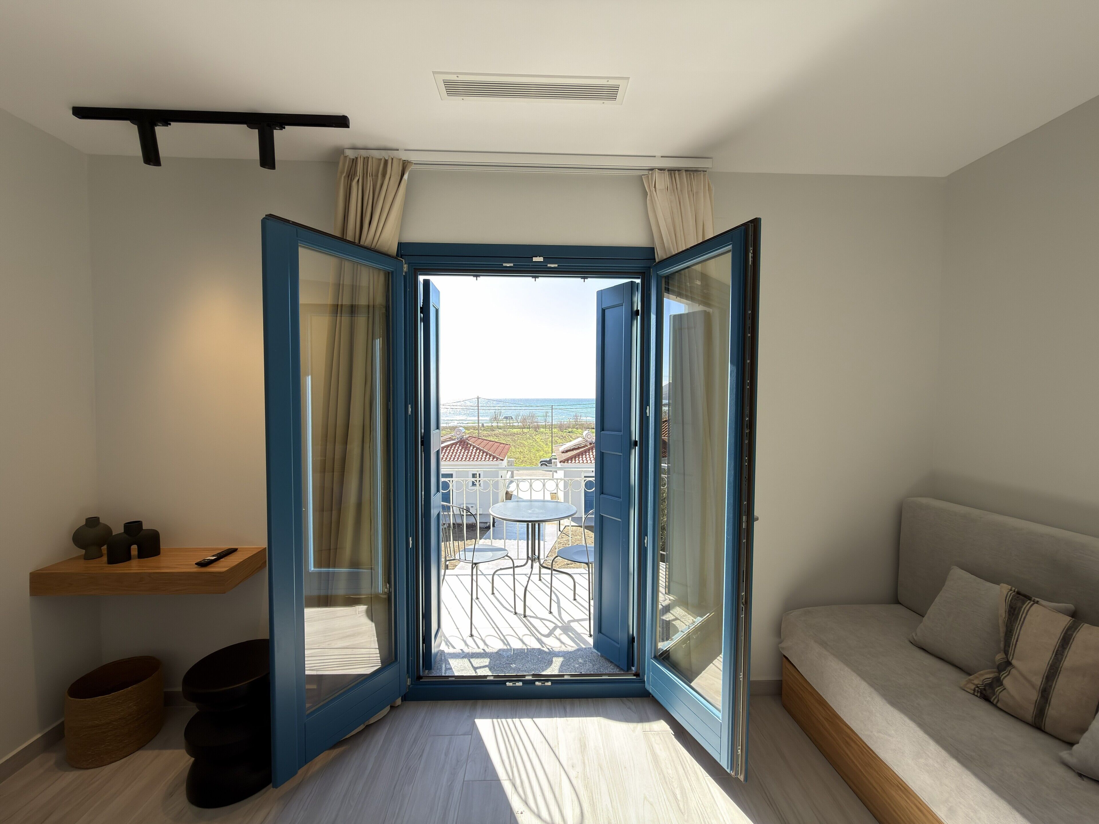 Superior Studio, Balcony, Sea View | Living area