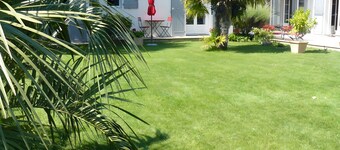 Bed and Breakfast 'Chambre Indépendante Proche Mer' with Wi-Fi