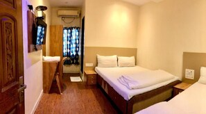Deluxe Triple Room - Hotel Volga 2 (Mumbai)