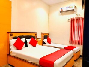 Deluxe Triple Room - Hotel Volga 2 (Mumbai)