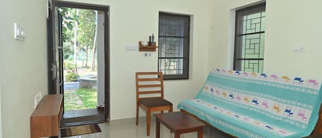 Deluxe Room, Garden View | Interior